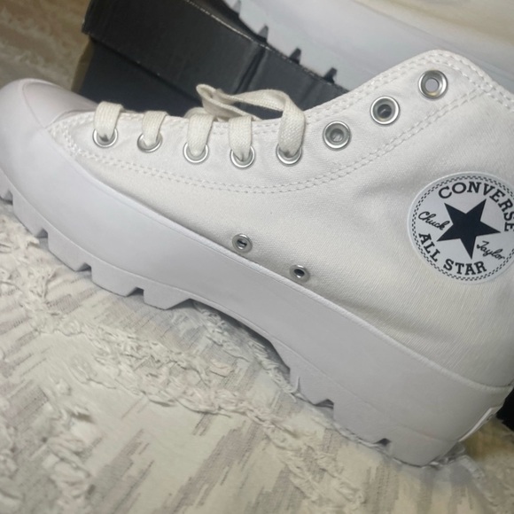 New Converse Chuck Taylor Lugged HighTops Sneakers Size 9.5 - Picture 2 of 7